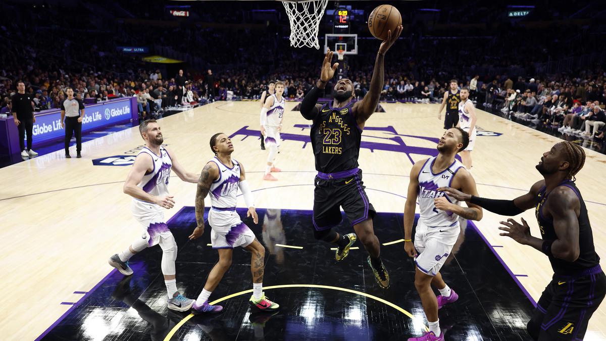 Lakers vs Jazz: LeBron James Cetak Debut Bersejarah di Musim ke-23 NBA