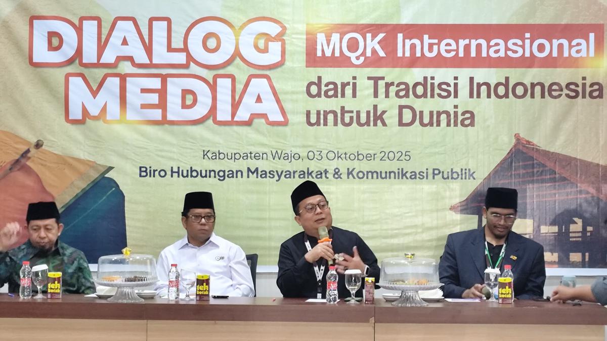 Sekjen Kemenag Prof Kamaruddin Amin (Baju putih)