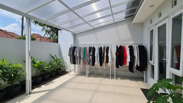 15 Model Penutup Jemuran Belakang Rumah yang Tetap Dapat Sinar Matahari
