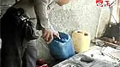 Sebuah gudang yang memproduksi oli oplosan di Gunung Putri, Bogor, Jabar, digrebek polisi. Ratusan botol oli bekas disita, termasuk tiga tersangka yang diperiksa untuk diminta keterangan.