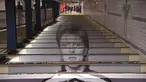 Instalasi seni yang memajang gambar David Bowie terlihat di stasiun kereta bawah tanah Broadway-Lafayette, New York City, Amerika Serikat, 19 April 2018. Gambar-gambar David Bowie terpampang di berbagai sudut stasiun dan di pintu masuk. (ANGELA WEISS/AFP)