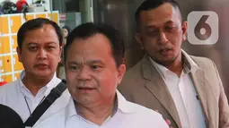Selain itu, KPK juga memeriksa Ronny F Sompie terkait kasus dugaan perintangan pengusutan Harun Masiku dengan tersangka Sekretaris Jenderal PDI Perjuangan (PDIP) Hasto Kristiyanto. (Liputan6.com/Herman Zakharia)
