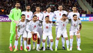Timnas sepak bola Iran berpose untuk foto bersama sebelum pertandingan kualifikasi Piala Dunia FIFA 2026 zona Asia Grup A antara Iran dan Uzbekistan, pada 25 Maret 2025 di Teheran. (AFP)