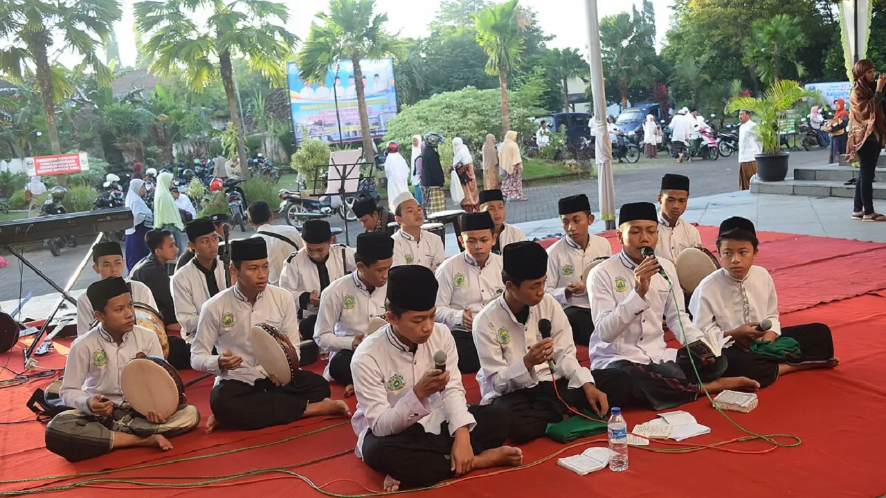 Kesenian hadrah di Pesantren (Wikimedia Commons)