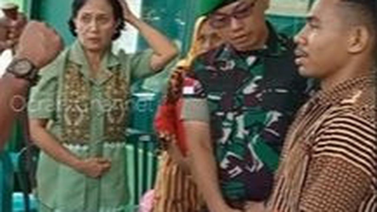 Di unggahan yang lain, Joni juga membagikan video merekam momen saat ia tengah mendapat arahan dari Brigjen Joao.