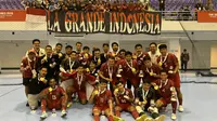 Medali emas! Berlaga di Nonthaburi Stadium, Nonthaburi, pada Jumat (19/12/2025) malam waktu setempat, Timnas Futsal Indonesia menghancurkan Timnas Futsal Thailand 6-1 dalam babak final SEA Games 2025. (Bola.com/Muhammad Adiyaksa)