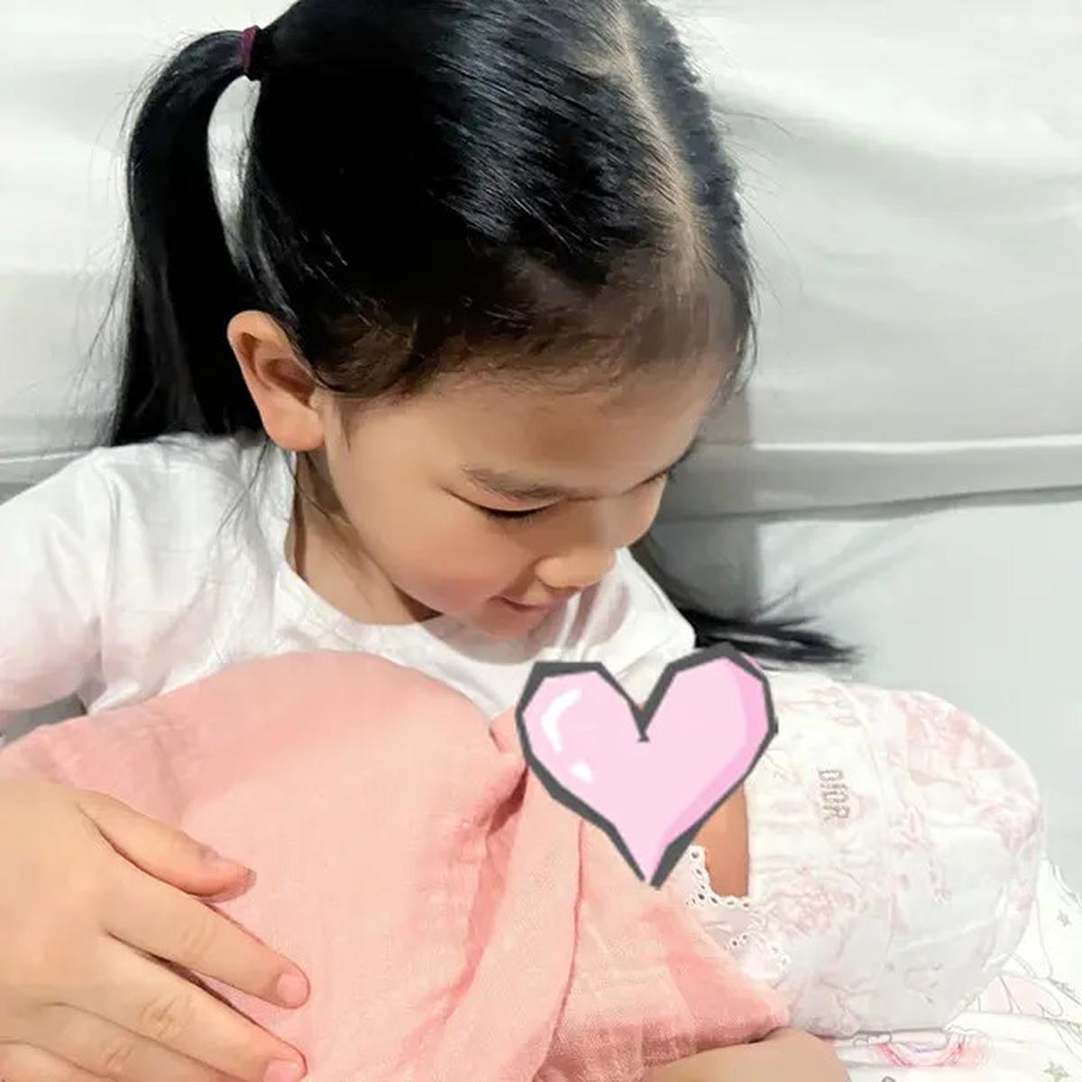 6 Potret Kezia Toemion Sudah Lahirkan Anak Kedua, Keluarga Cendana Punya Anggota Baru