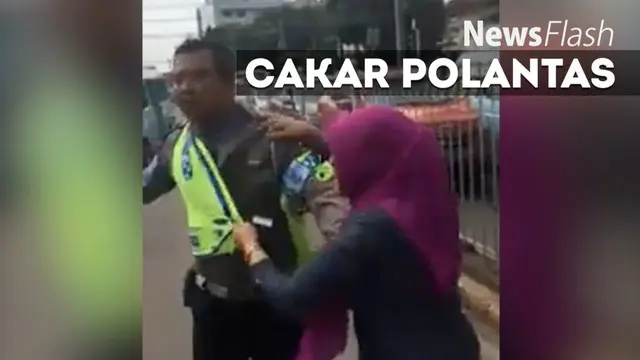 Rekaman video pengendara wanita  yang mengamuk,  saat Polantas memberhentikan kendaraanya.