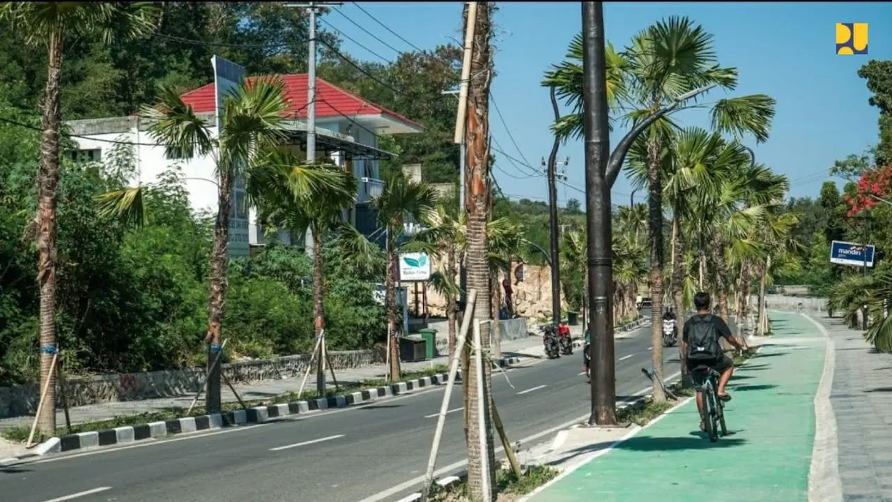 Trotoar premium di Labuan Bajo.