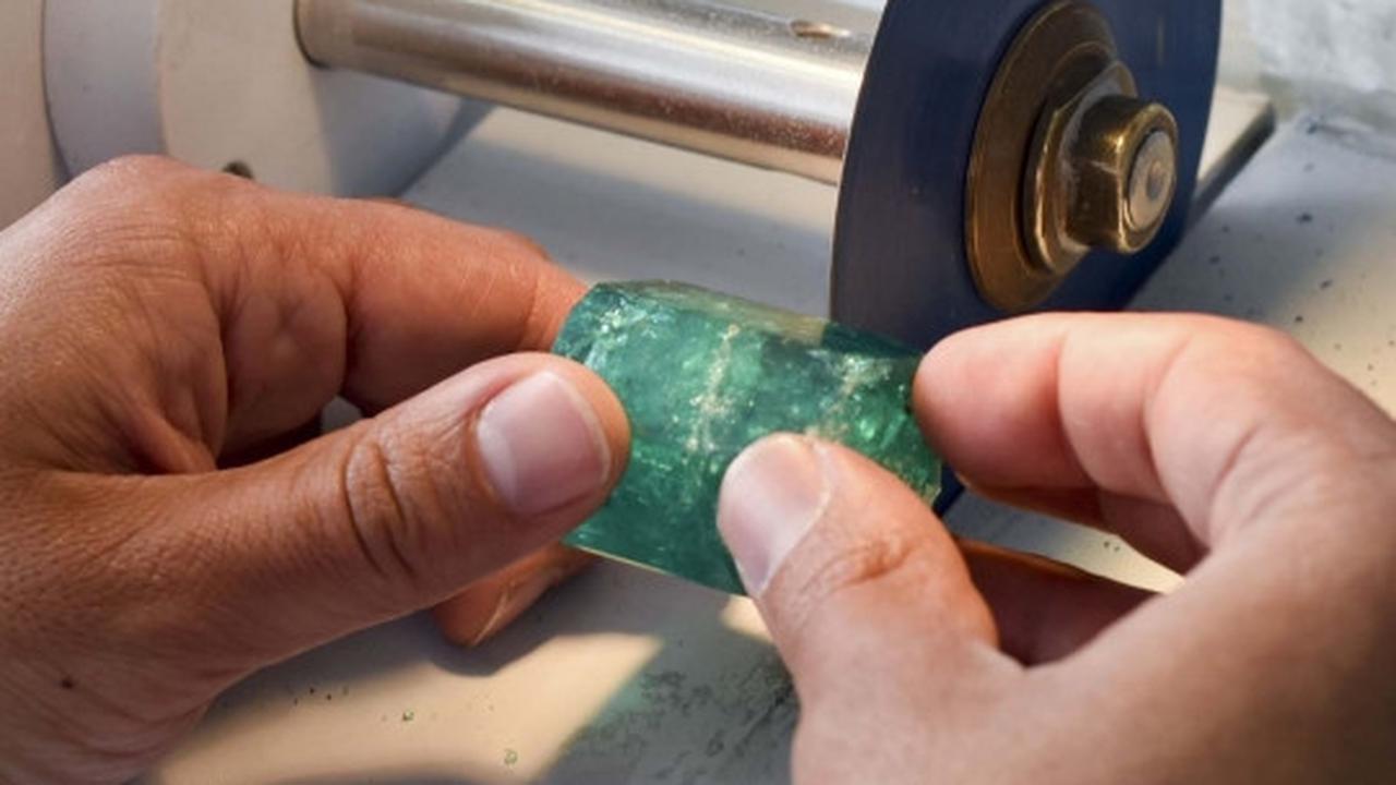Ini wujud Colombian Emerald, zamrud terindah di dunia