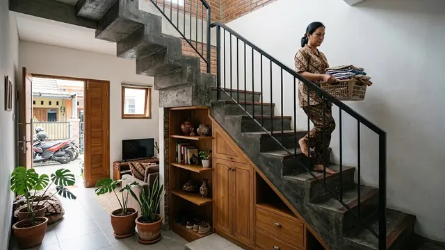 desain tangga beton rumah sempit
