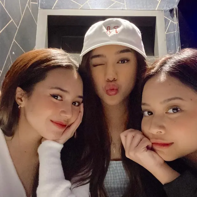 Kisah Cinta Disebut Mirip, Ini 6 Potret Persahabatan Hanggini dan Gabriella Ekaputri