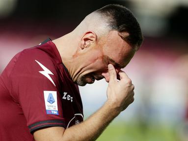Franck Ribery akhirnya memutuskan gantung sepatu. Ia mengucapkan selamat tinggal pada karier sepak bolanya di depan ribuan pendukung klub terakhirnya, Salernitana. (Alessandro Garofalo/LaPresse via AP)