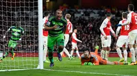 Pemain Swansea City, Ashley Williams melakukan selebrasi usai mencetak gol kegawang Arsenal pada lanjutan liga Inggris di Stadion Emirates (2/3). Swansea menang atas Arsenal dengan skor 2-1. (Reuters/John Sibley)