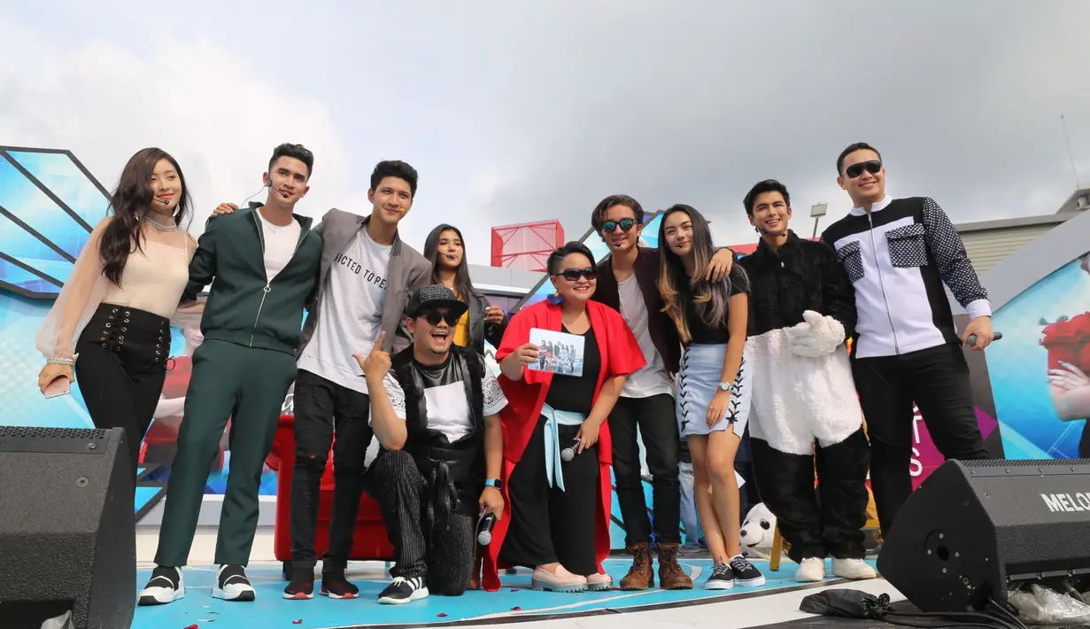 Bertemu dengan fans secara langsung menjadi yang ditunggu oleh para pemain muda ini. Seperti halnya Teejay Marquez, Ersya Aurelia, dan Bryan Domani. (Nurwahyunan/Bintang.com)