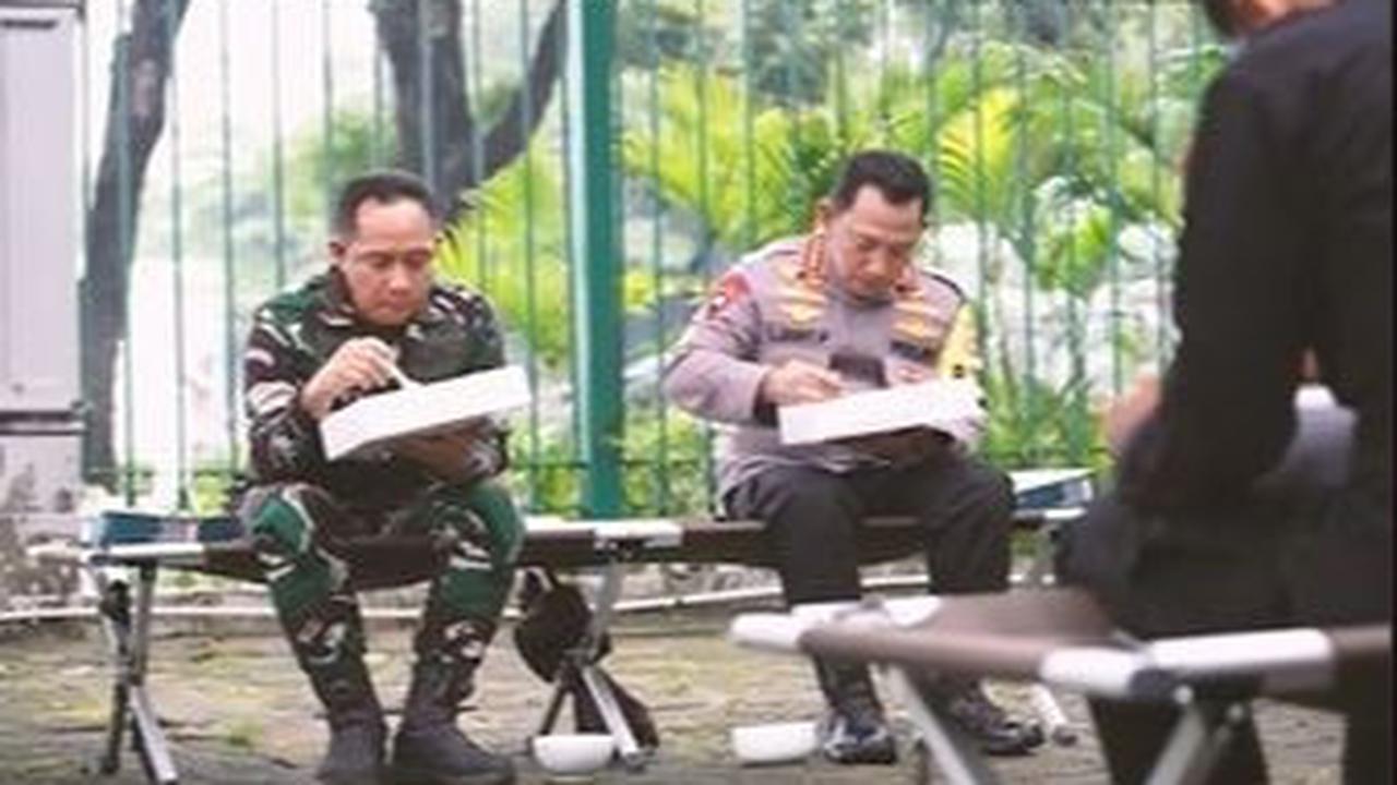 Momen Makan Siang Bersama TNI-Polri
