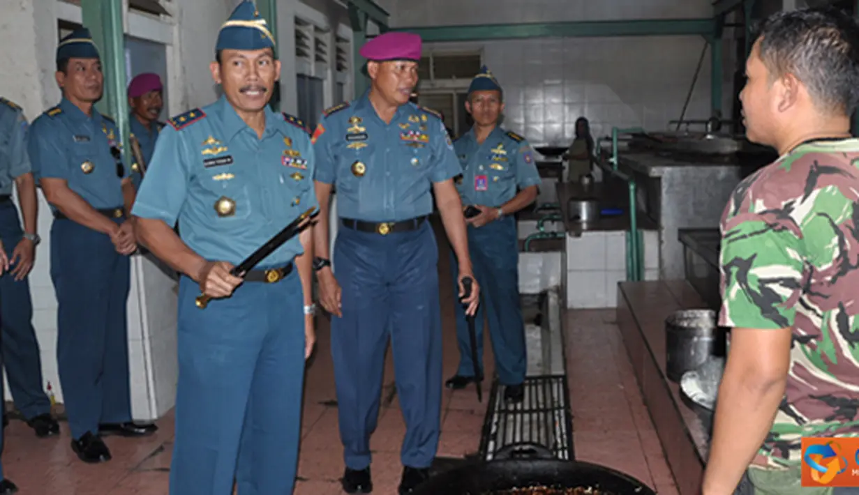 Citizen6, Surabaya: Kedatangan Dankobangdikal di Kodikmar dalam rangka melaksanakan inspeksi di beberapa tempat di Kesatrian Ewa Pangalila. Seperti dapur umum Kodikmar dan fasilitas mess. (Pengirim: Penkobangdikal).