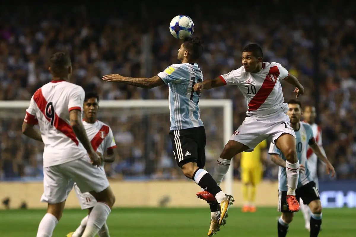 Argentina v Peru