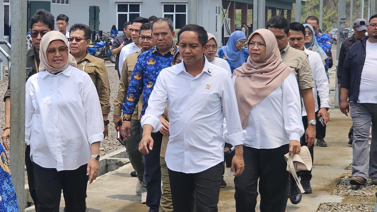 Prabowo Minta Menteri Pakai Maung, Menhut Raja Juli: Saya Naik Bajaj Juga Biasa