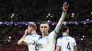Phil Foden. Seain menyumbang satu gol dalam kemenangan 3-0 Inggris atas Wales, pemain Manchester City ini juga berperan besar dalam proses terjadinya gol pertama Marcus Rashford. Berkat akselerasinya, ia dijatuhkan pemain belakang Wales yang menghasilkan tendangan bebas yang akhirnya mampu dikonversi menjadi gol oleh Marcus Rashford pada menit ke-50. Hanya berjarak satu menit dari gol Marcus Rashford, Phil Foden menggandakan keunggulan lewat golnya memanfaatkan umpan Harry Kane. (AP/Pavel Golovkin)
