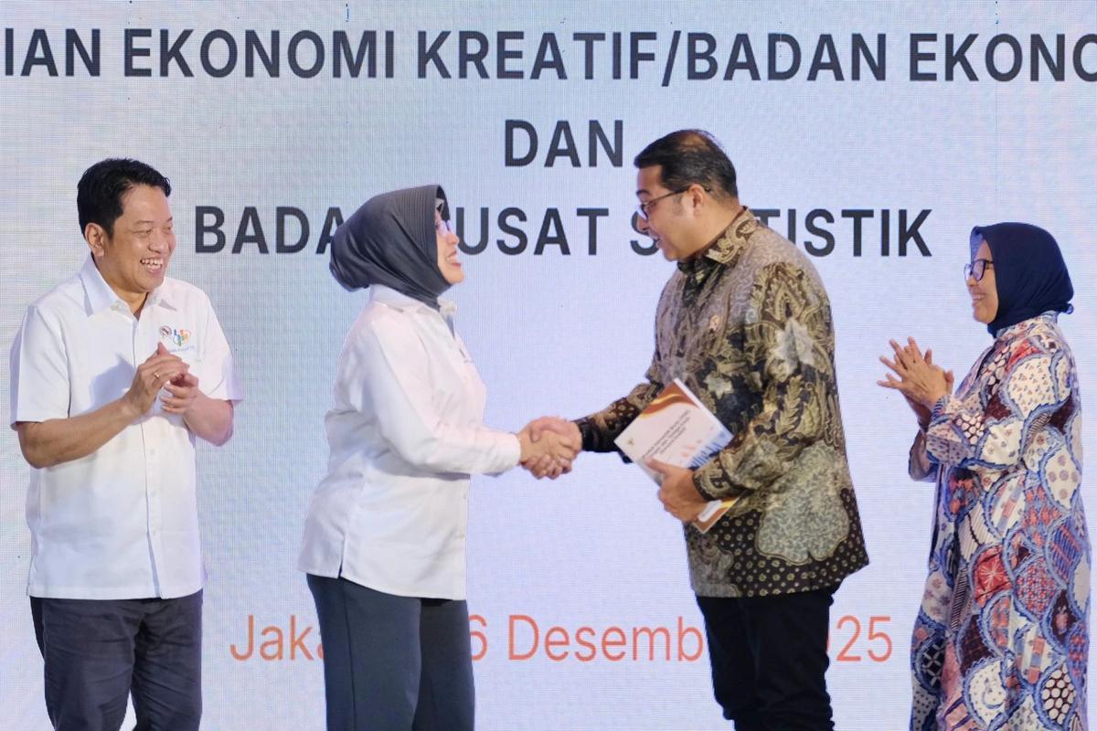 Kementerian Ekonomi Kreatif/Badan Ekonomi Kreatif menerima laporan statistik ekonomi kreatif dari Badan Pusat Statistik