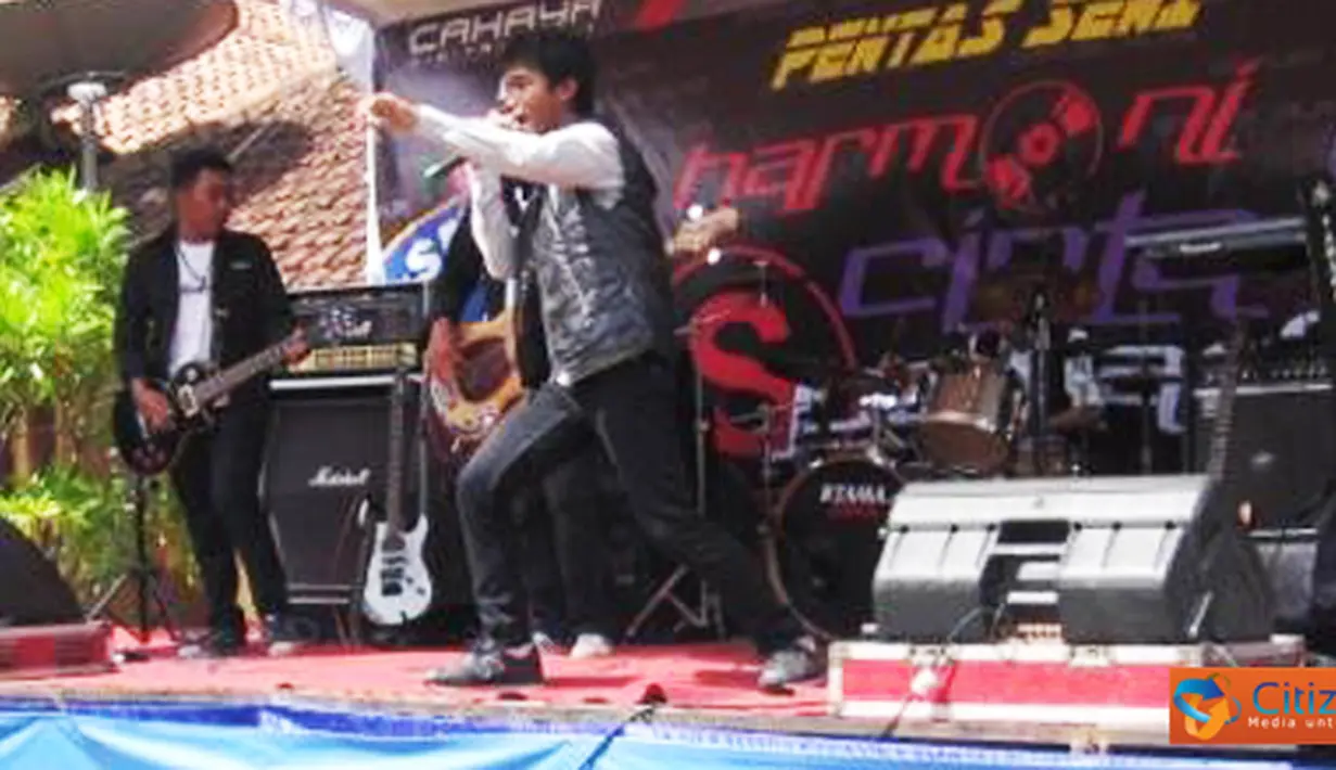 Citizen6, Magelang: SMP Negeri Dua Magelang pada Sabtu (28/5), mengadakan pentas seni musik bertajuk Harmoni Cinta. (Pengirim: Sumardi Widiantara)
