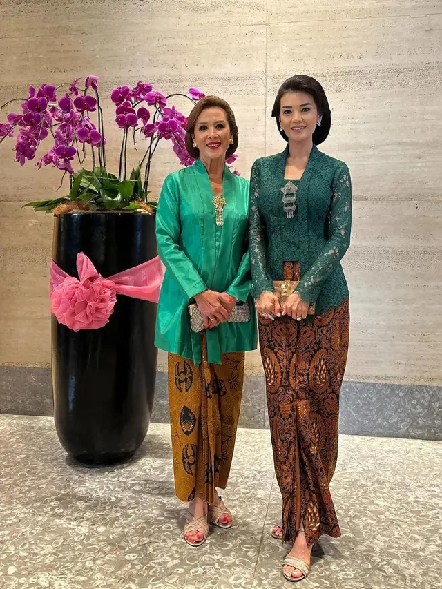 Potret cantik Farah Quinn kenakan kebaya (Sumber: Instagram/@farahquinnofficial)