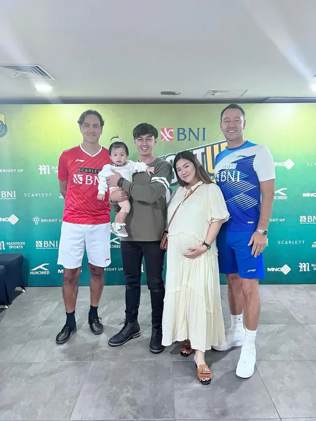Potert baby Bible saat Digendong Alessandro Nesta dan John Terry