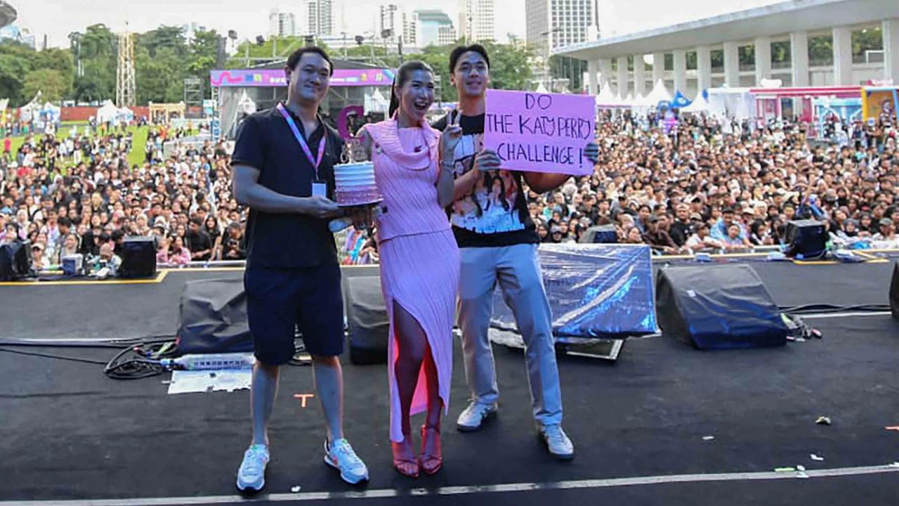 FOTO Penyanyi Christie Curi Perhatian di KLBB 2026 Lewat Aksi Spontan Turun Panggung