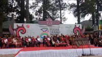 Personel TNI dan Polri turut ambil bagian memeriahkan Karnaval Kemerdekaan Pesona Danau Toba yang dilaksanakan di Balige, Kabupaten Tobasa. (Foto twitter: @KemensetnegRI)