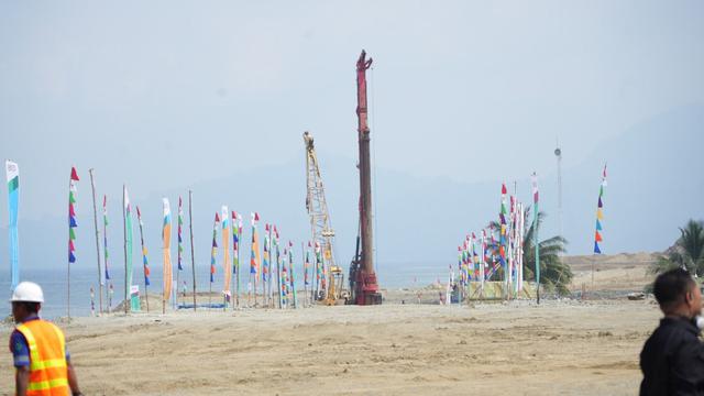 Menko Perekonomian Airlangga Hartarto melakukan groundbreaking Pembangunan Proyek Pertambangan dan Pengolahan Nikel Rendah Karbon Terintegrasi PT Vale Indonesia Tbk (PT Vale) dan PT Bahodopi Nickel Smelting Indonesia (PT BNSI). (Dok Kemenko perekonomian)