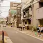 Anak-anak sekolah dasar di Jepang lazimnya mengenakan ransel berbentuk persegi dengan bahan kulit sebagai tas sekolah. (Dok. Pixabay)
