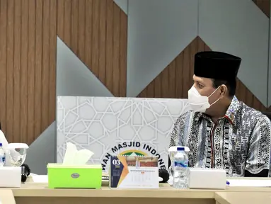 Ketua Umum Dewan Masjid Indonesia Jusuf Kalla (kiri) bertemu Kepala BNPT Komjen Pol Boy Rafli Amar di Kantor Pusat DMI, Jakarta, Jumat (4/2/2022). Pertemuan ini dalam rangka kerja sama program deradikaliasasi terorisme dengan melibatkan DMI di seluruh tingkatan wilayah Indonesia. (Foto: Istimewa)