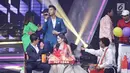 Penampilan Natasha Wilona dan Aliando Syarief dalam drama musikal Siapa Takut Jatuh Cinta pada ajang SCTV Awards 2017 di Jakarta, Rabu (29/11). Dalam beberapa tahun terakhir, SCTV memang sudah biasa menampilkan drama musikal (Liputan6.com/Herman Zakharia)