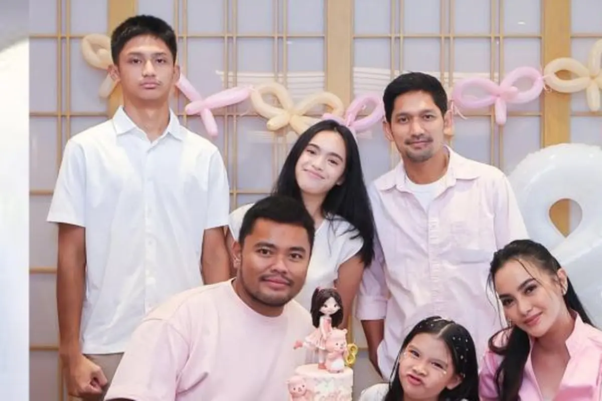 Potret Ririn Ekawati dan Ibu Jamil Rayakan Ulang Tahun Cattleya Sang Putri (credit: https://www.instagram.com/ririnekawati/ dan https://www.instagram.com/dedyloy/)