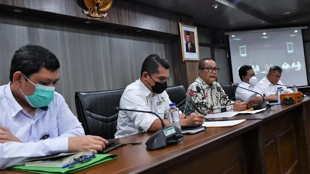 Sekretaris Kementerian Koperasi dan UKM (SesmenKopUKM) Arif Rahman Hakim, dalam konferensi pers, Senin (24/10/2022). (Dok KemenkopUKM)
