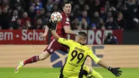 Bayern Munchen sukses menundukkan wakil Portugal, Benfica dengan skor 5-2 dalam partai matchday 4 fase grup Liga Champions 2021/22 yang digelar di Allianz Arena, Rabu (3/11/2021). (AP/Matthias Schrader)