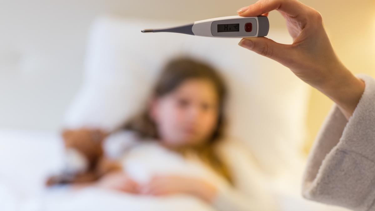 5 Langkah Pertama yang Harus Dilakukan Ketika si Kecil Demam
