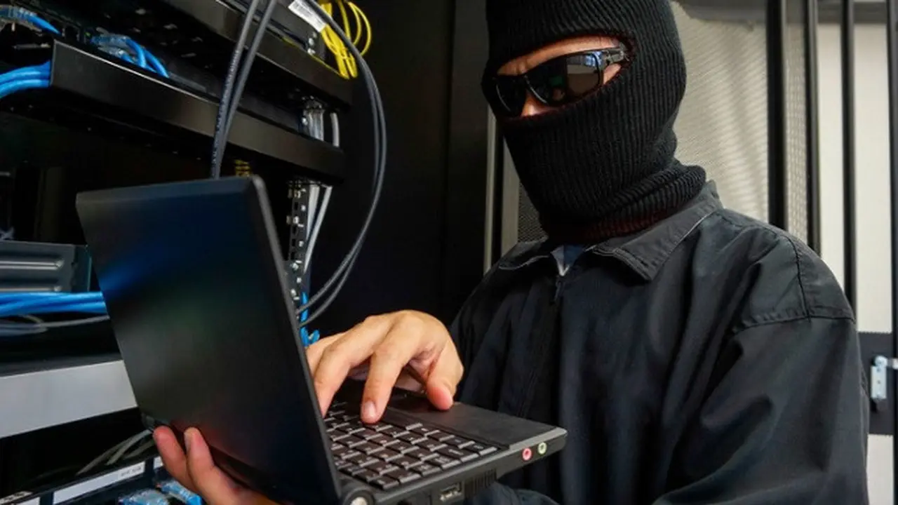 Menurut WikiLeaks, pemerintah Rusia mengadakan operasi pengawasan digital yang dikenal dengan Sistem untuk Aktivitas Investigasi Operatif (SORM) (RBTH Indonesia)