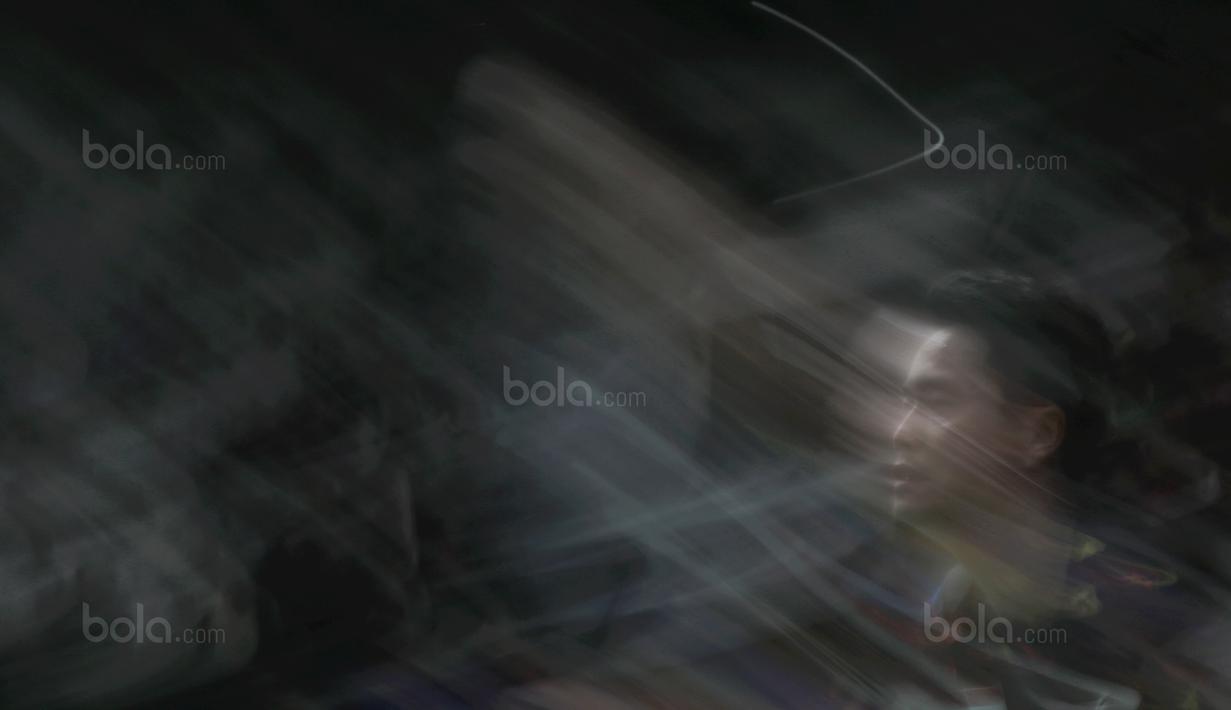 Aksi Tontowi Ahmad saat melawan pasangan Taiwan, Lee Yang/Hsu Ya Ching pada babak kedua Daihatsu Indonesia Master 2018 di Istora Senayan, Kamis (25/1/2018). Tontowii/Liliyana menang 21-12, 21-10. (Bola.com/Nick Hanoatubun)