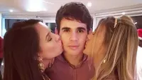 Bintang Chelsea Dapat Ciuman Dua Wanita Cantik