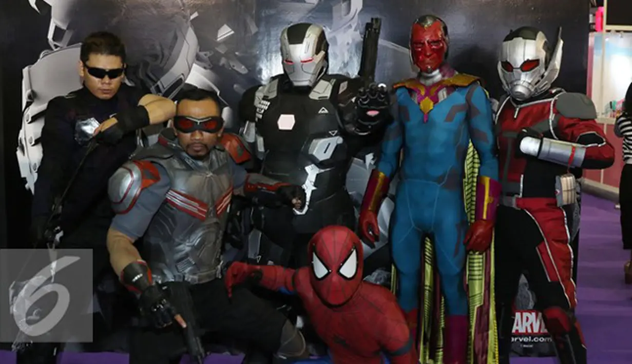 Cosplay The Avengers berpose di acara  Indonesia Comic Con 2016 di Jakarta, Sabtu (1/10). Indonesia Comic Con 2016 diselenggarakan pada 1 - 2 Oktober mulai pukul 10.00 hingga 22.00 WIB. (Liputan6.com/Herman Zakharia)