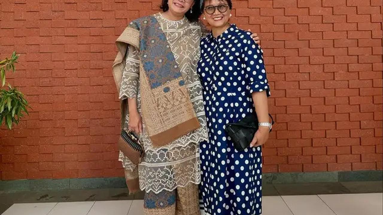 6 Potret Kompak Sri Mulyani dan Retno Marsudi Hadiri Wisuda Anak, Tampil Elegan dengan Kebaya Putih