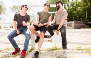 Juicy questions to ask your friends. (Photo: Freepik)