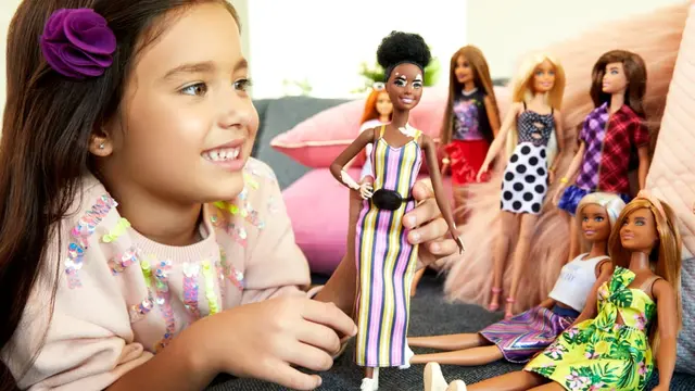 Bermain boneka Barbie/dok. Barbie