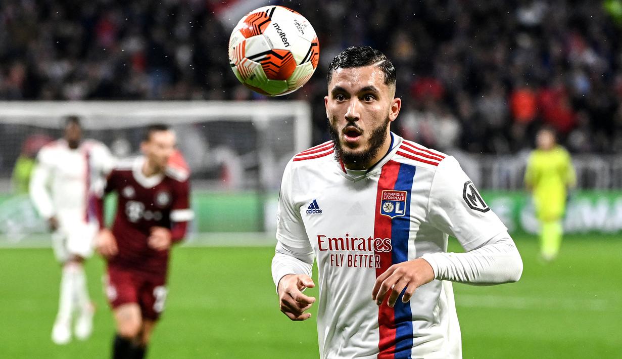 Rayan Cherki merupakan talenta muda jebolan Olympique Lyon. Di usianya yang baru 18 tahun, ia telah membuat lebih dari 60 penampilan senior. Sayangnya, belakangan ini ia jarang dimainkan dan baru mencetak 2 gol dan 4 assist pada musim ini. (AFP/Olivier Chassignole)