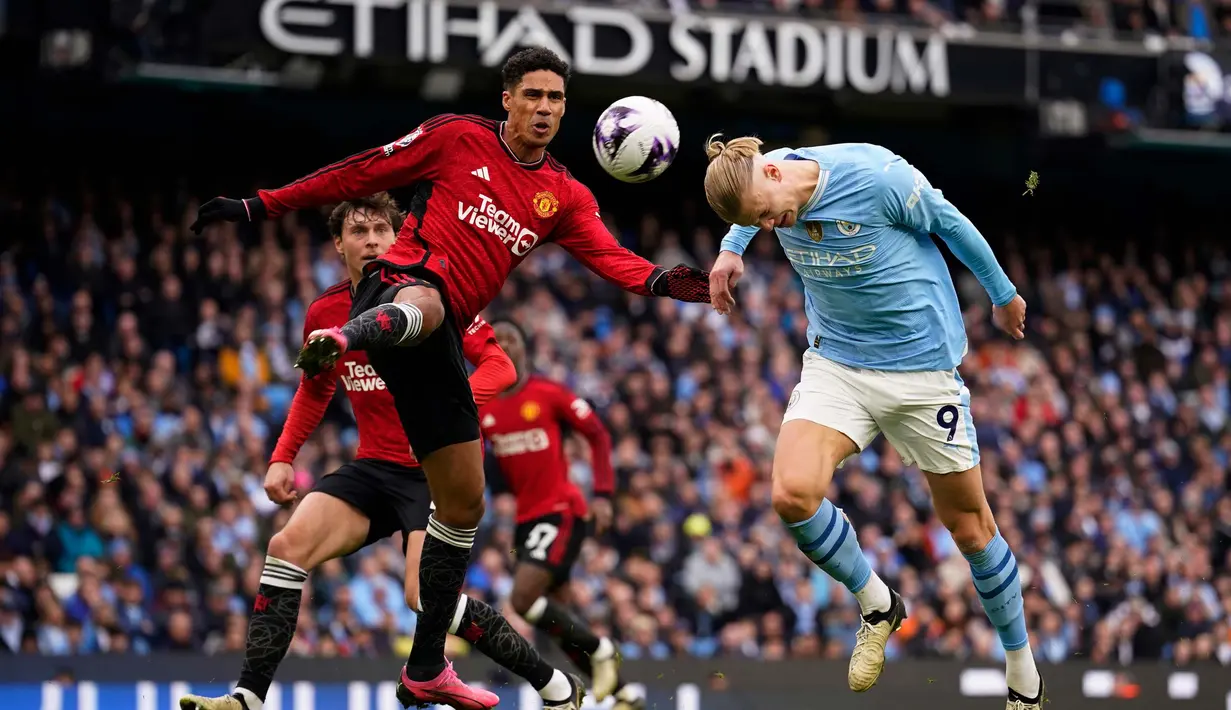 The Citizens berhasil membungkam Manchester United dengan skor 3-1. (AP Photo/Dave Thompson)