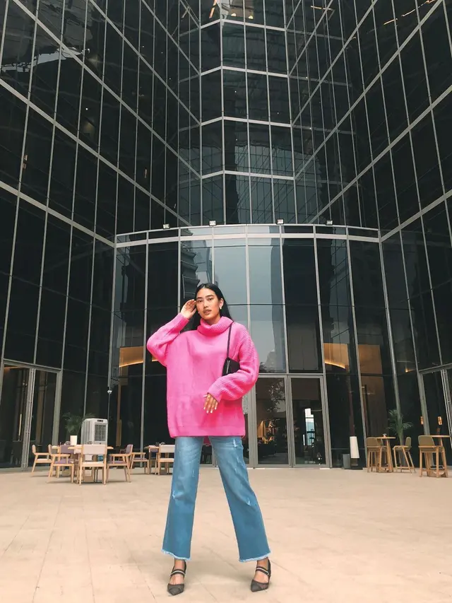 Warna Sweater yang Cocok untuk Kulit Sawo Matang, Intip 6 Inspirasinya dari Marion Jola-Putri Marino
