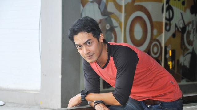 Usai Saur Sepuh Barry Prabu Banting Setir Jadi Anak Band Showbiz Liputan6 Com Daftar singkat profil neneng anjarwati meliputi data masa kecil, latar belakang keluarga, pendidikan, pasangan hidup, mantan pacar, kekasih & juga debut popularitasnya. usai saur sepuh barry prabu banting
