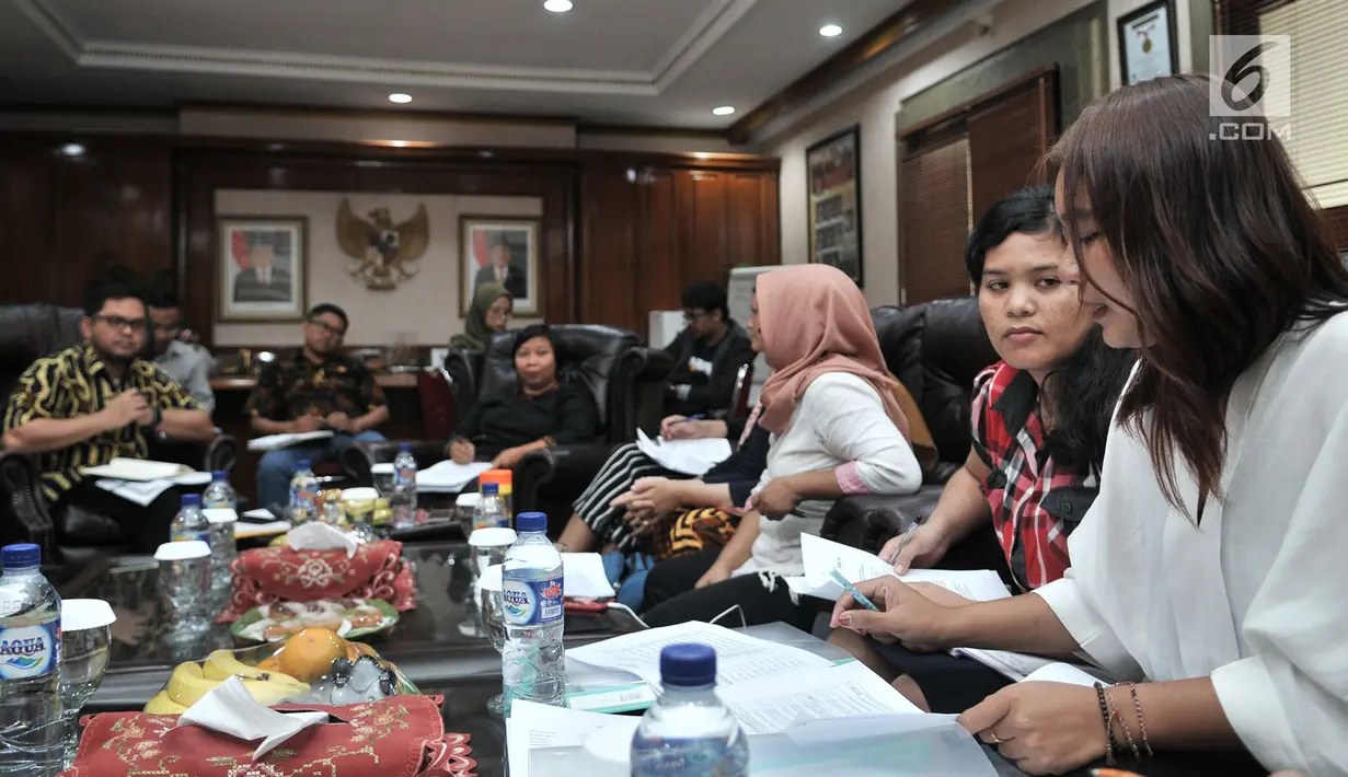 Meskipun KPU telah menetapkan jumlah DPTLN sebanyak 1,9 juta pemilih, Migrant Care menilai masih banyak buruh migran yang belum terdaftar dengan perkiraaan mencapai 7 juta orang. (merdeka.com/ Iqbal S. Nugroho)